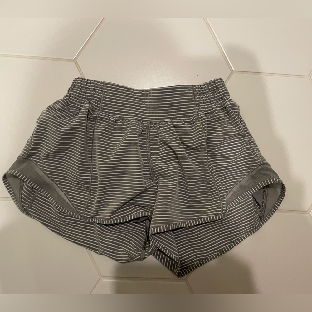 Lulu size 2 2.5 in